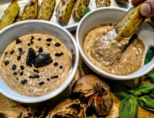 Cremig-herzhafter schwarzer Knoblauch Dip
