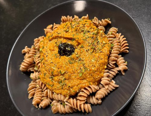 Kürbis-Feta Pasta mit schwarzem Knoblauch