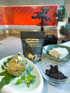 Ofenkartoffel mit Seidentofu-Bärlauch-Aufstrich und Schwarzem Knoblauch
