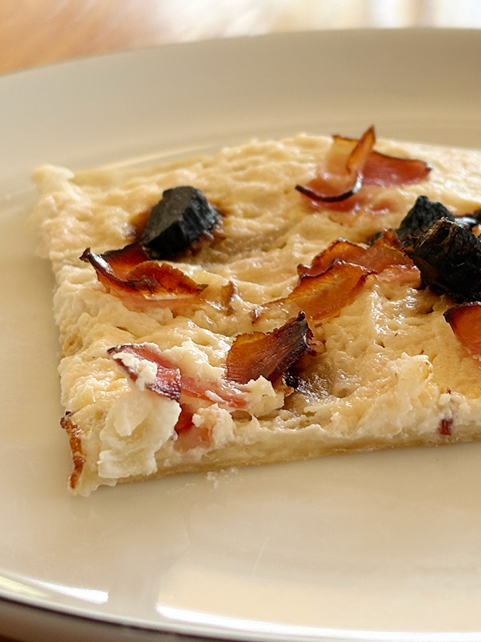 Flammkuchen am Teller Beitragsbild